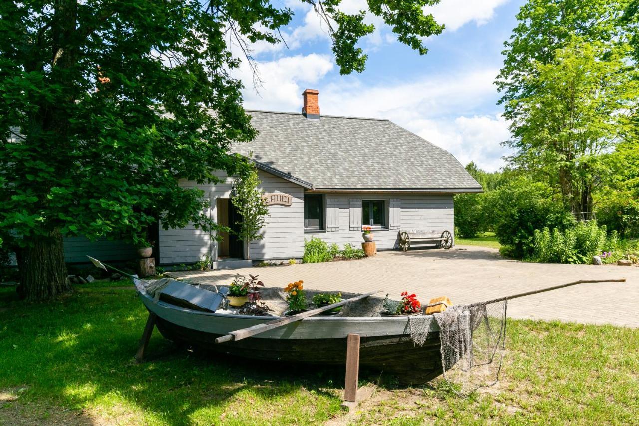 Laucu Akmens Hotel Skulte Kültér fotó